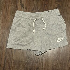 Nike shorts with pockets lounge